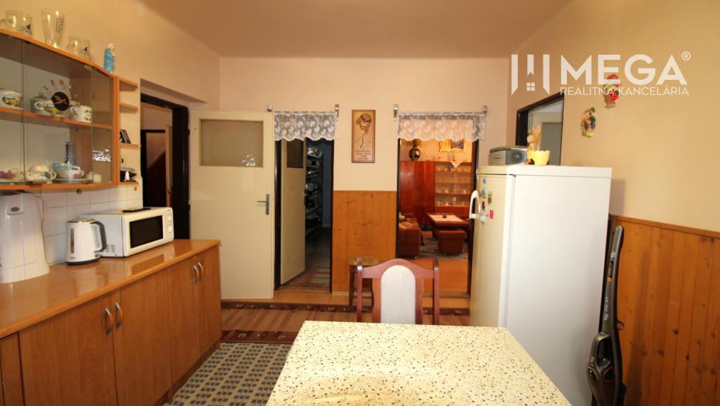 NA PREDAJ RODINNÝ DOM V TICHEJ LOKALITE MESTA STRÁŽSKE