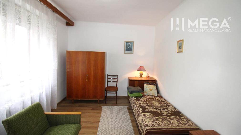 NA PREDAJ RODINNÝ DOM V TICHEJ LOKALITE MESTA STRÁŽSKE