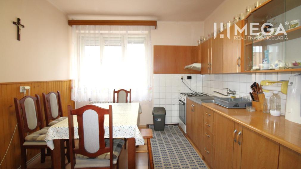 NA PREDAJ RODINNÝ DOM V TICHEJ LOKALITE MESTA STRÁŽSKE