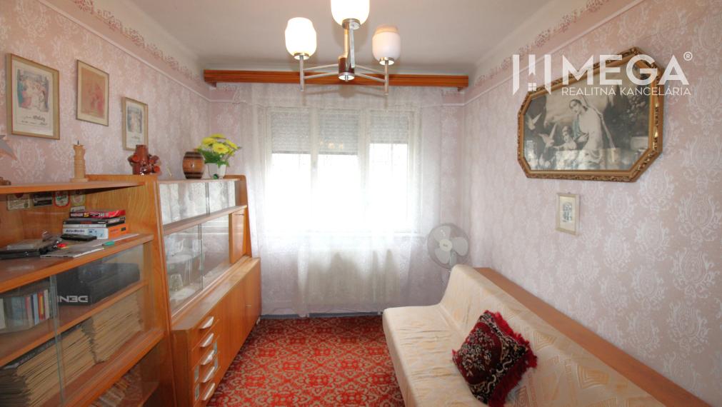 NA PREDAJ RODINNÝ DOM V TICHEJ LOKALITE MESTA STRÁŽSKE