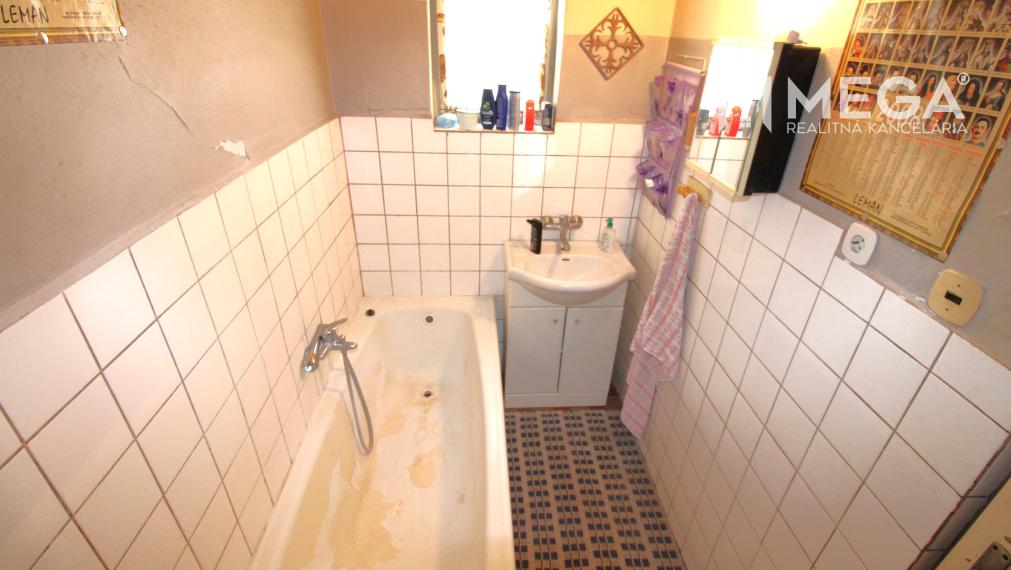 NA PREDAJ RODINNÝ DOM V TICHEJ LOKALITE MESTA STRÁŽSKE