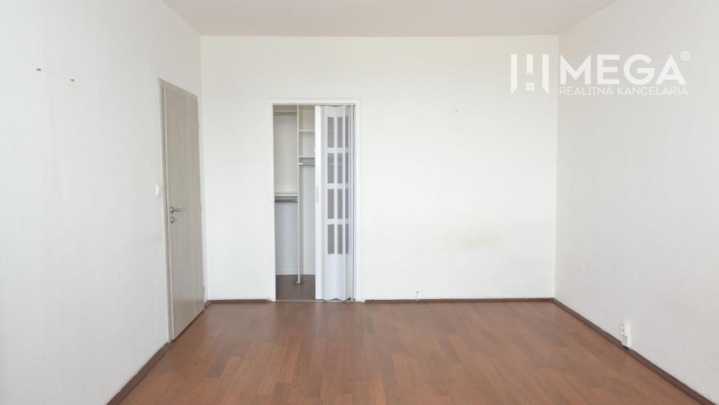 PREDAJ 1-IZBOVÉHO BYTU (40 m2) s dvomi balkónmi HUMENNÉ