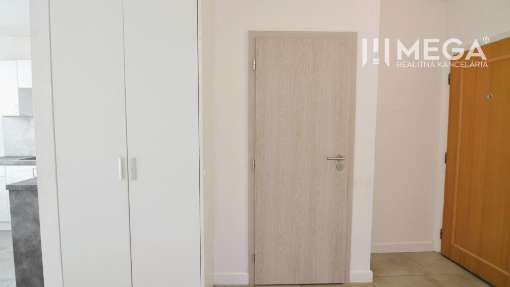 PREDAJ 1-IZBOVÉHO BYTU (40 m2) s dvomi balkónmi HUMENNÉ