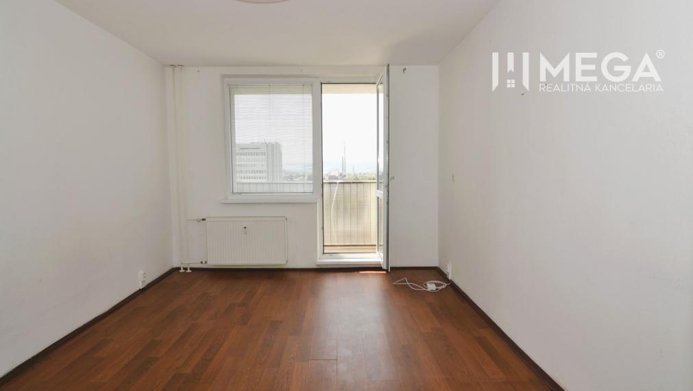 PRENÁJOM 1-IZBOVÉHO BYTU (40 m2) s dvomi balkónmi HUMENNÉ