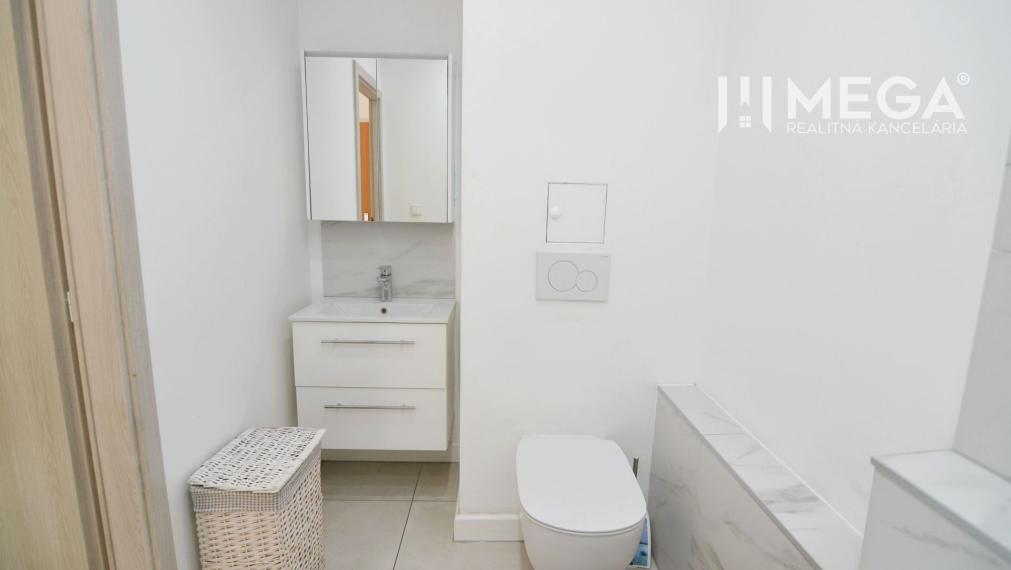 PRENÁJOM 1-IZBOVÉHO BYTU (40 m2) s dvomi balkónmi HUMENNÉ