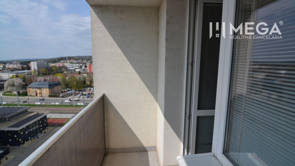 PRENÁJOM 1-IZBOVÉHO BYTU (40 m2) s dvomi balkónmi HUMENNÉ