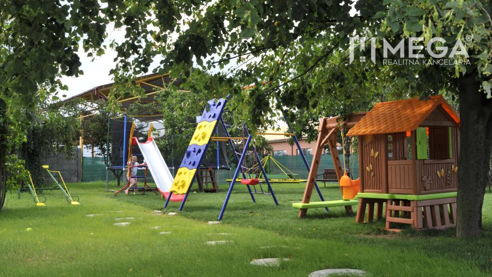 NA PREDAJ PRÉMIOVÁ NEHNUTEĽNOSŤ REŠTAURÁCIA BARÓNKA VRANOV n/T