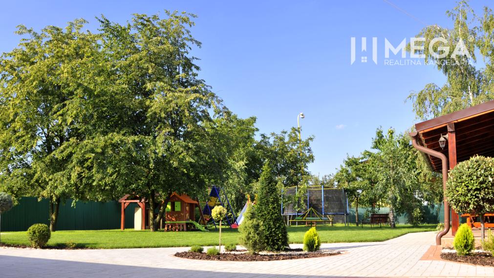 NA PREDAJ PRÉMIOVÁ NEHNUTEĽNOSŤ REŠTAURÁCIA BARÓNKA VRANOV n/T