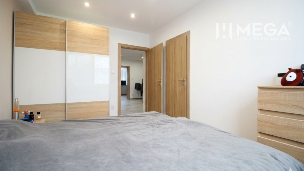 EXKLUZÍVNE NA PREDAJ: 3-IZBOVÝ BYT 94 m² | PARKOVACIE MIESTO | KLIMATIZÁCIA | KOMPLET ZARIADENÝ | KOŠICE – ŠACA