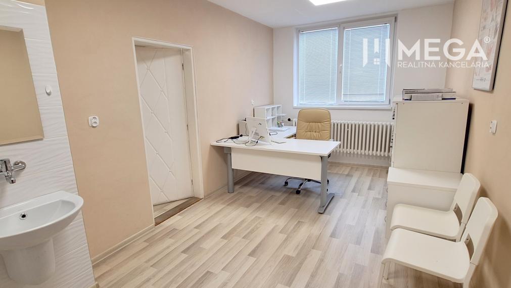 NA PREDAJ: Kompletne vybavené ZDRAVOTNÉ STREDISKO v Snine