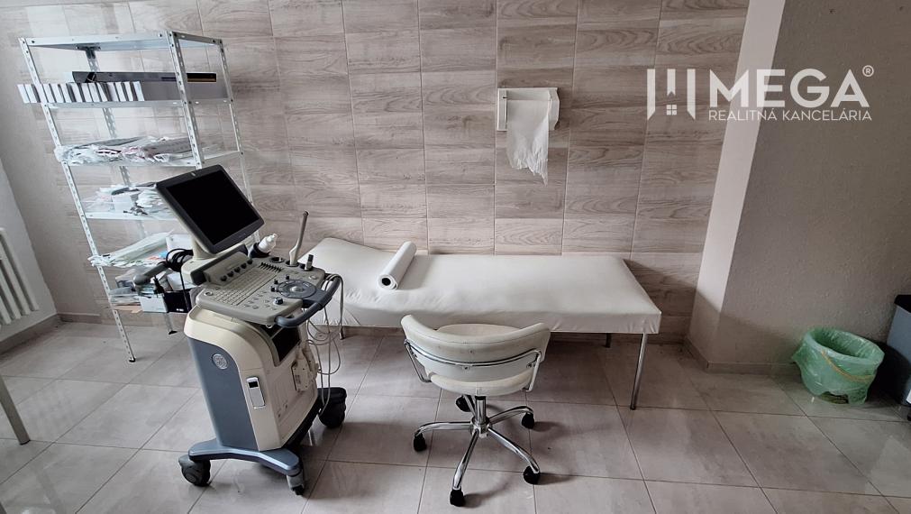 NA PREDAJ: Kompletne vybavené ZDRAVOTNÉ STREDISKO v Snine