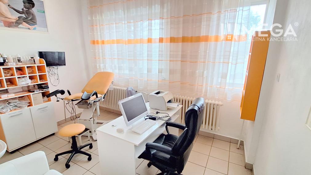 NA PREDAJ: Kompletne vybavené ZDRAVOTNÉ STREDISKO v Snine