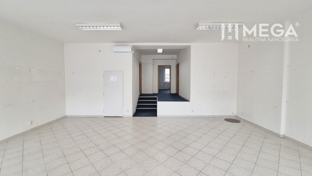 PRENÁJOM OBCHODNÉHO PRIESTORU PRIAMO V CENTRE HUMENNÉHO