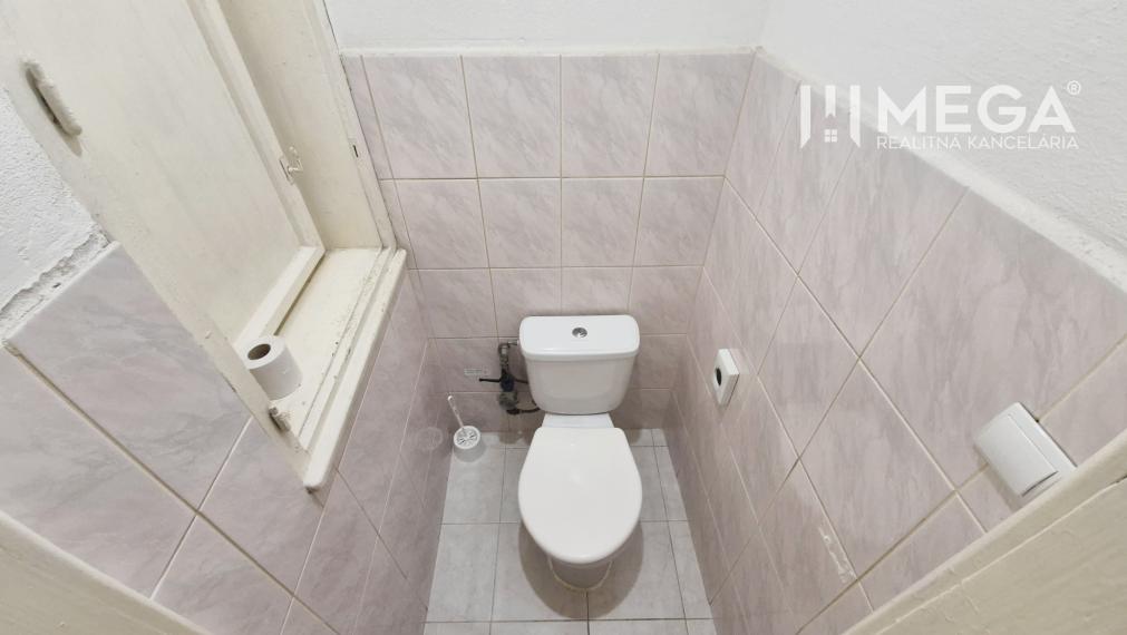 PRENÁJOM OBCHODNÉHO PRIESTORU PRIAMO V CENTRE HUMENNÉHO