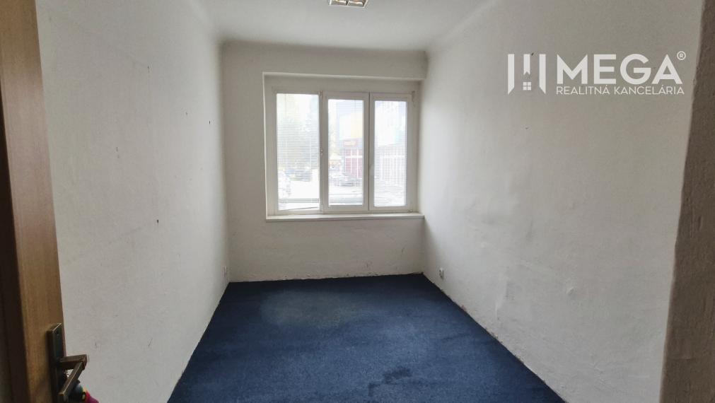 PRENÁJOM OBCHODNÉHO PRIESTORU PRIAMO V CENTRE HUMENNÉHO