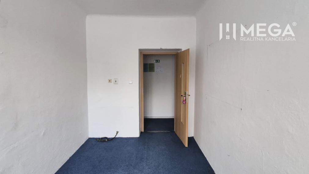 PRENÁJOM OBCHODNÉHO PRIESTORU PRIAMO V CENTRE HUMENNÉHO