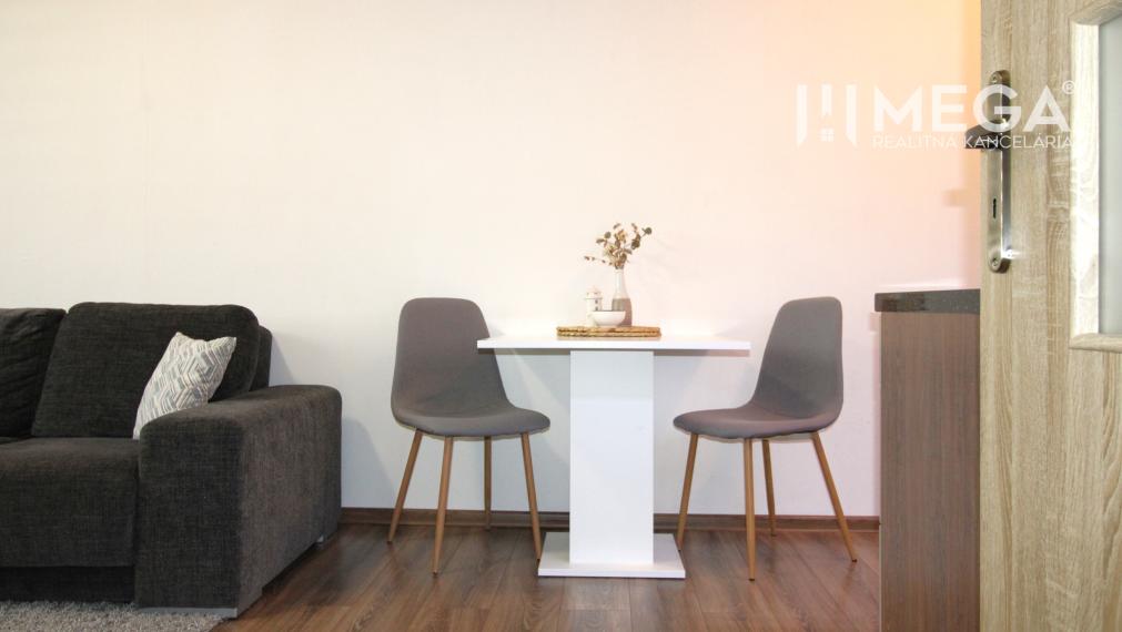 NA PRENÁJOM ZARIADENÝ 2-izbový BYT PO REKONŠTRUKCII – HUMENNÉ