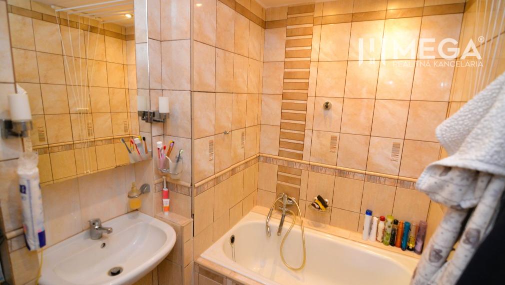 PREDAJ 3-izbového BYTU (74 m2) v HUMENNOM ulica TŘEBÍČSKA