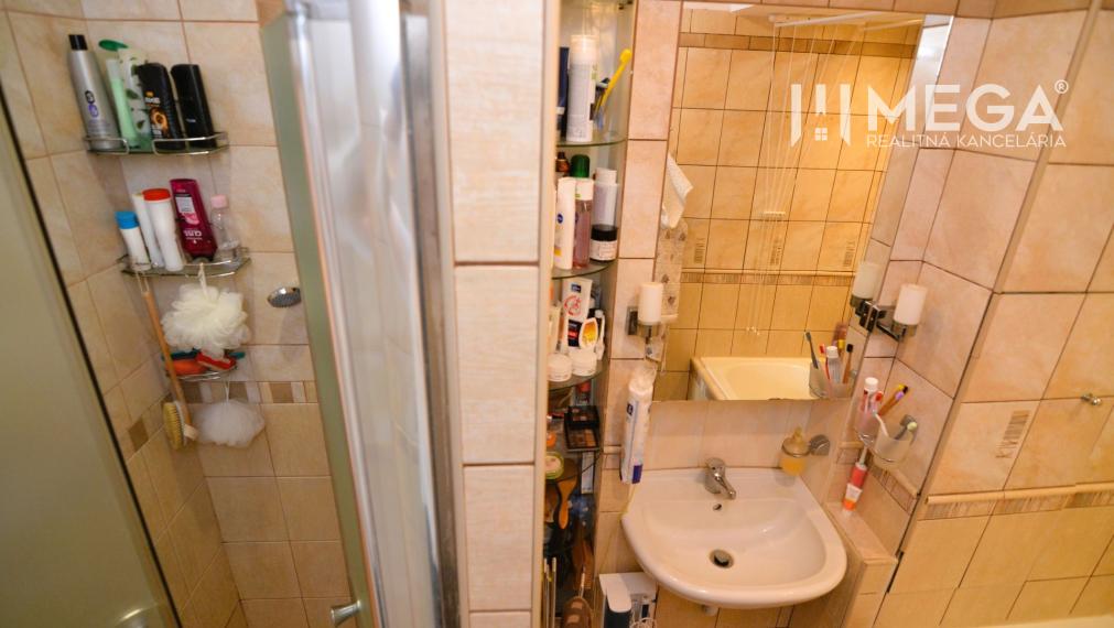 PREDAJ 3-izbového BYTU (74 m2) v HUMENNOM ulica TŘEBÍČSKA