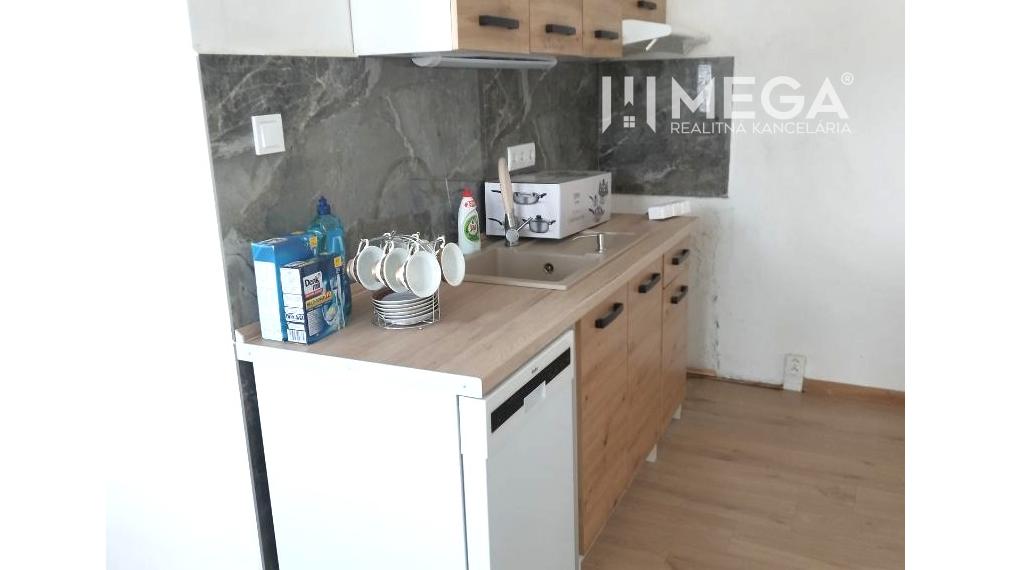 NA PRENÁJOM ÚTULNÝ 1,5-izb. BYT na Laboreckej ulici HUMENNÉ