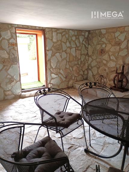 NA PREDAJ DOM GIGLOVCE blízko DOMAŠE S VLASTNOU VINÁRNIČKOU