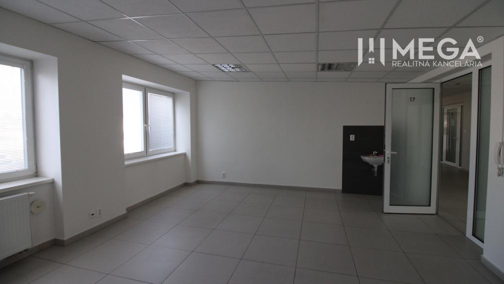 Na prenájom - kancelária na Tolstého ul. v meste Humenné