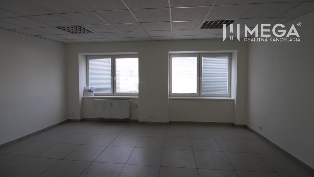 Na prenájom - kancelária na Tolstého ul. v meste Humenné