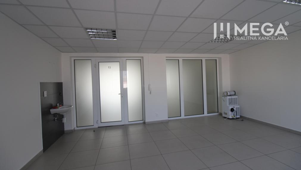 Na prenájom - kancelária na Tolstého ul. v meste Humenné
