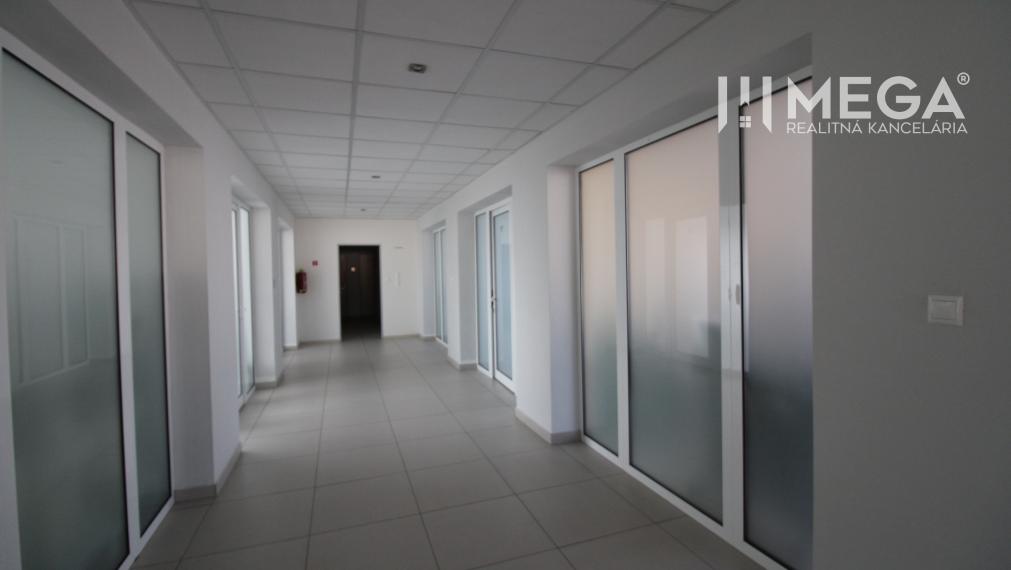 Na prenájom - kancelária na Tolstého ul. v meste Humenné