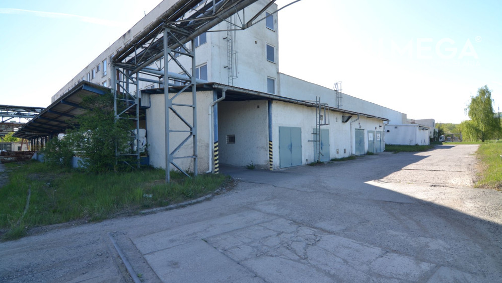 FOR SALE: MANUFACTURING HALL, ADMINISTRATIVE BUILDING, AND LAND IN HUMENNÉ