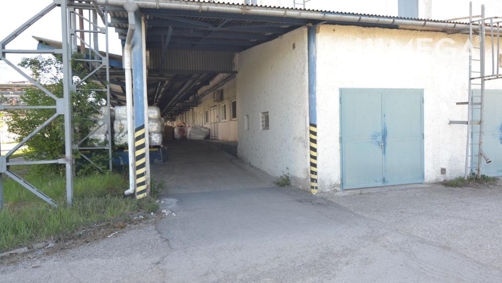 FOR SALE: MANUFACTURING HALL, ADMINISTRATIVE BUILDING, AND LAND IN HUMENNÉ