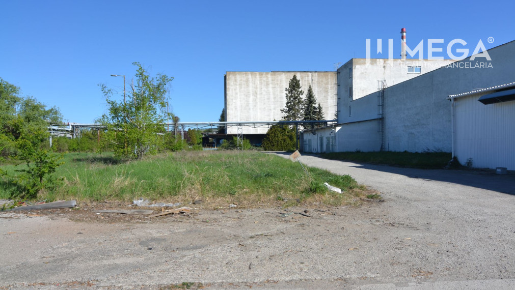 FOR SALE: MANUFACTURING HALL, ADMINISTRATIVE BUILDING, AND LAND IN HUMENNÉ