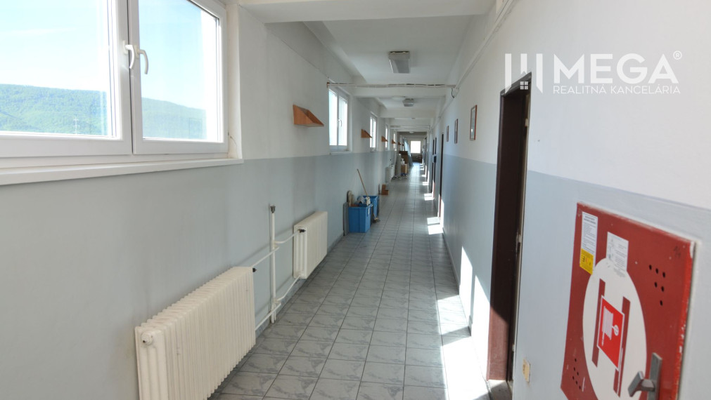 FOR SALE: MANUFACTURING HALL, ADMINISTRATIVE BUILDING, AND LAND IN HUMENNÉ