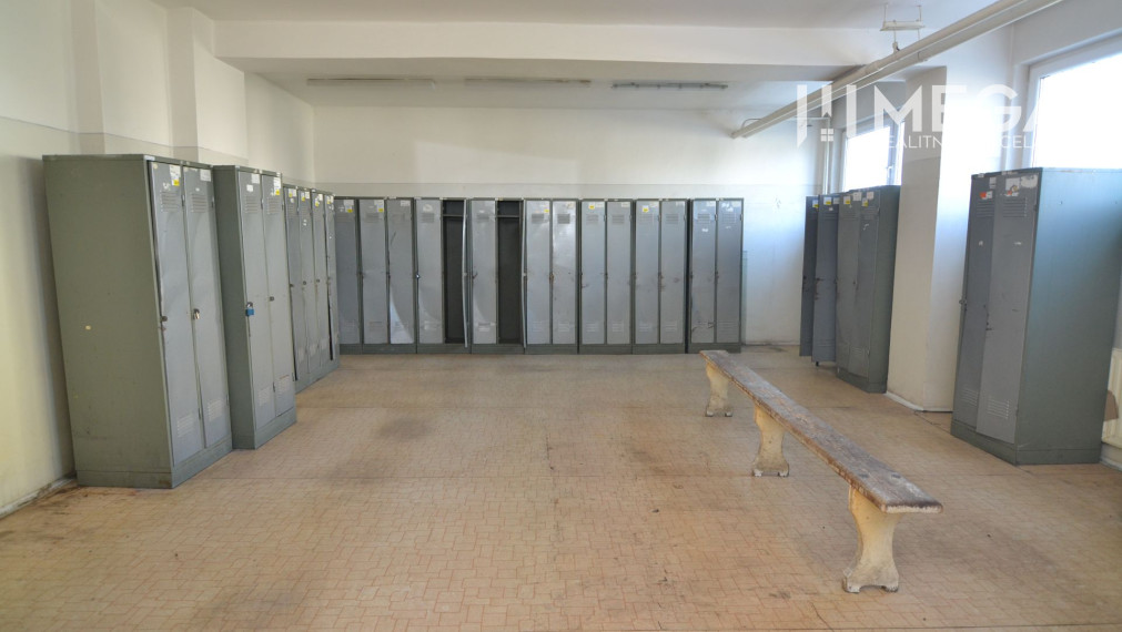FOR SALE: MANUFACTURING HALL, ADMINISTRATIVE BUILDING, AND LAND IN HUMENNÉ