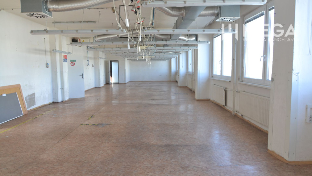 FOR SALE: MANUFACTURING HALL, ADMINISTRATIVE BUILDING, AND LAND IN HUMENNÉ