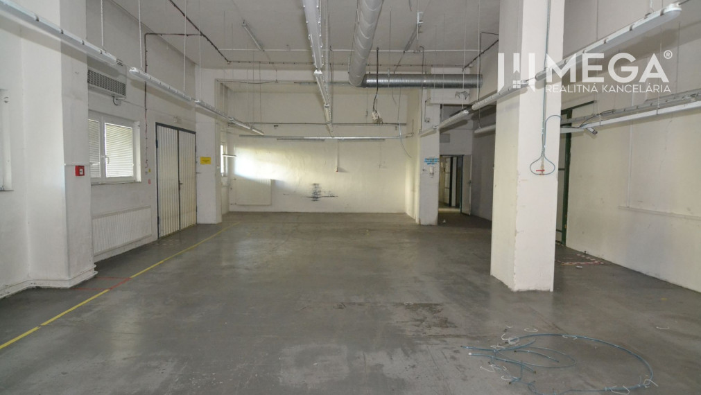 FOR SALE: MANUFACTURING HALL, ADMINISTRATIVE BUILDING, AND LAND IN HUMENNÉ