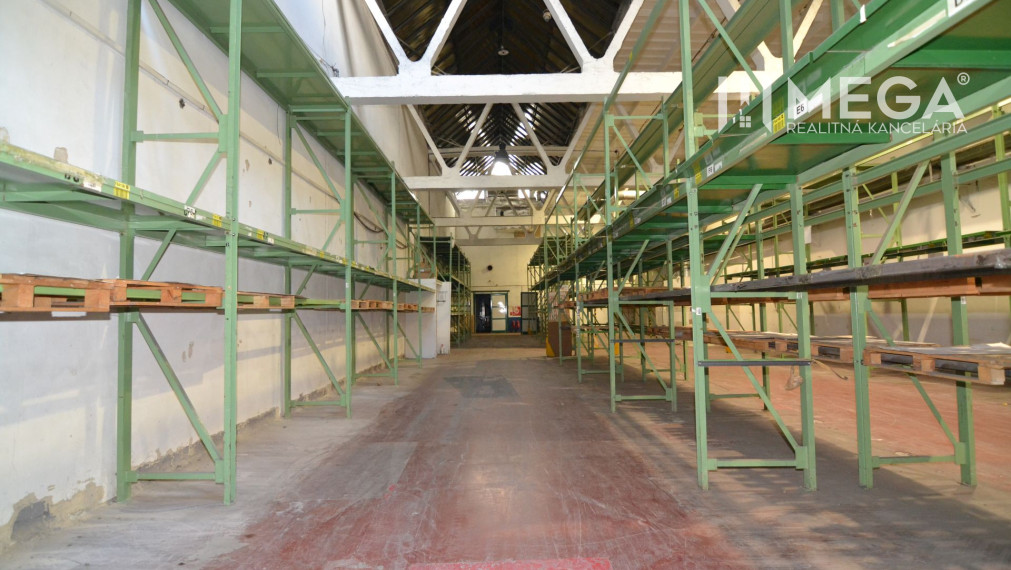 FOR SALE: MANUFACTURING HALL, ADMINISTRATIVE BUILDING, AND LAND IN HUMENNÉ