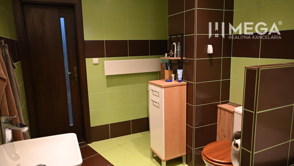 NA PREDAJ: Štýlová celoročne obývateľná chata priamo pri jazere – Košice – Čaňa (Tajvan)