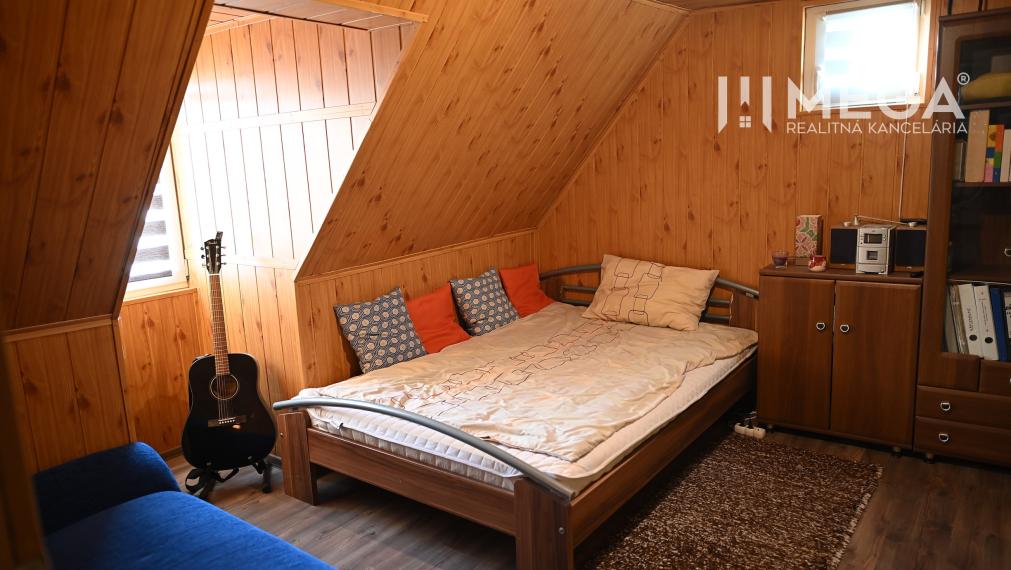 NA PREDAJ: Štýlová celoročne obývateľná chata priamo pri jazere – Košice – Čaňa (Tajvan)