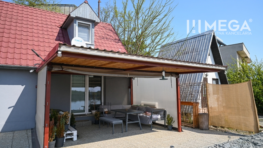 NA PREDAJ: Štýlová celoročne obývateľná chata priamo pri jazere – Košice – Čaňa (Tajvan)