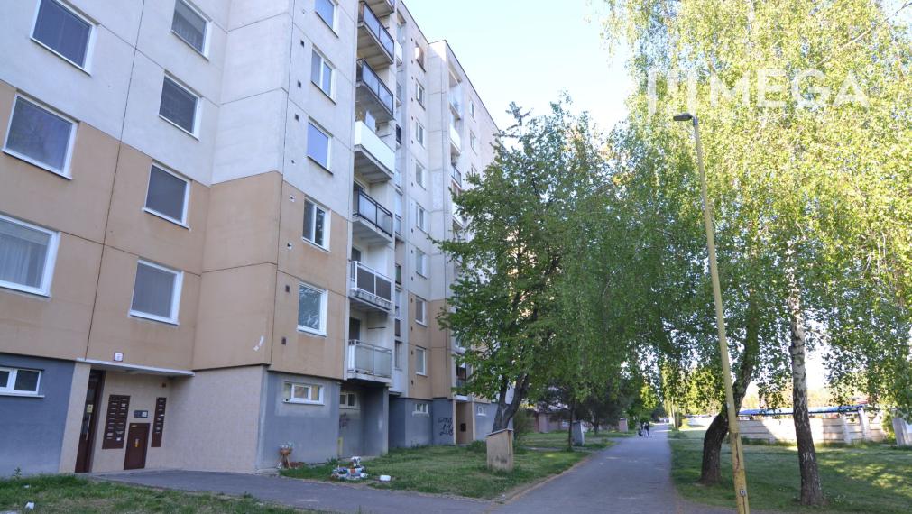 PREDAJ ZREKONŠTRUOVANÉHO 2-IZBOVÉHO BYTU (50 m2) S LODŽIOU HUMENNÉ