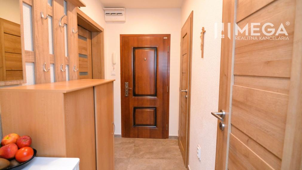 PREDAJ ZREKONŠTRUOVANÉHO 2-IZBOVÉHO BYTU (50 m2) S LODŽIOU HUMENNÉ