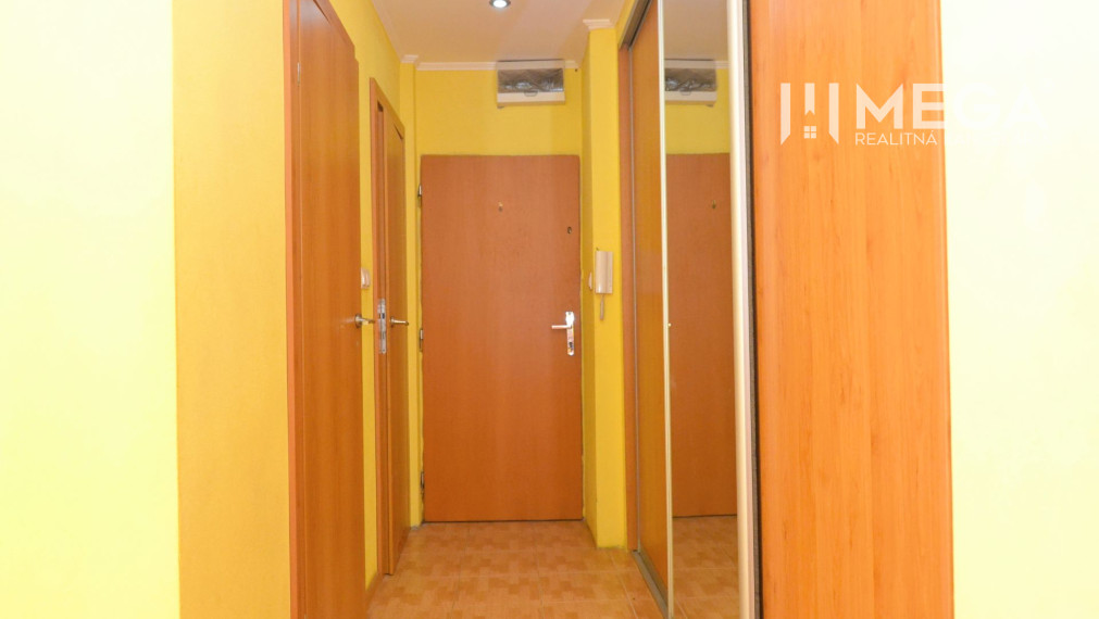 REZERVOVANÉ - PRENÁJOM 3-izbového bytu (60 m2) v centre mesta Humenné