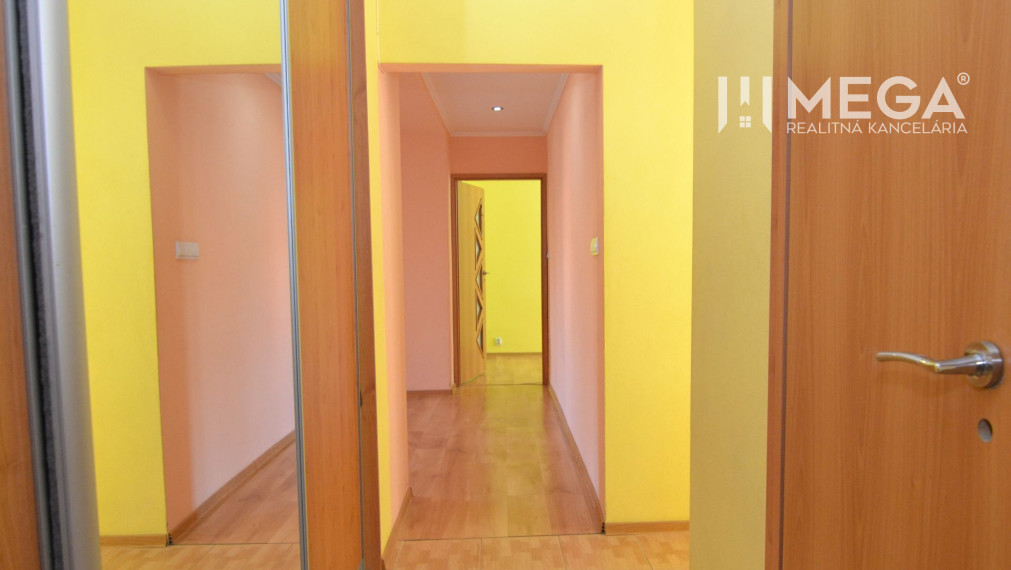 REZERVOVANÉ - PRENÁJOM 3-izbového bytu (60 m2) v centre mesta Humenné