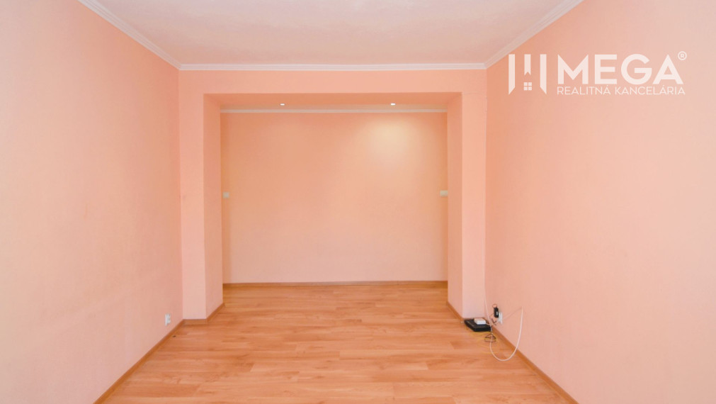 REZERVOVANÉ - PRENÁJOM 3-izbového bytu (60 m2) v centre mesta Humenné
