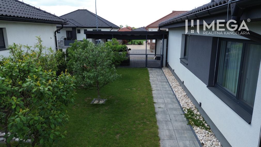 Na predaj priestranný bungalov v obci Lackovce
