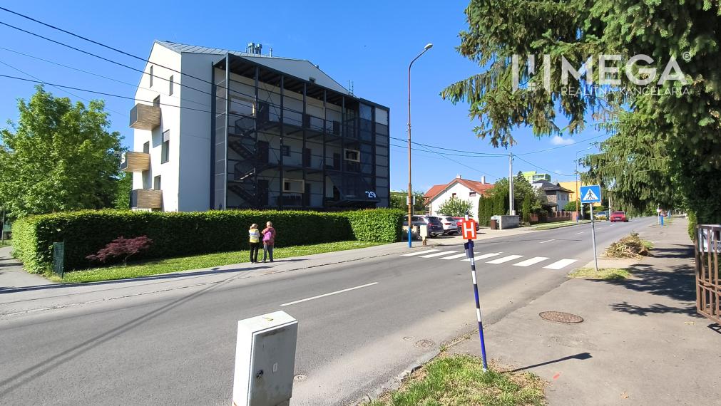 NA PRENÁJOM 2-izbový byt S TERASOU A PARKOVANÍM - MLYN HUMENNÉ