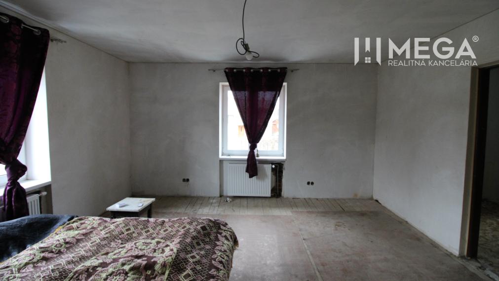 Na predaj - Dom s veľkým pozemkom v Pakostove