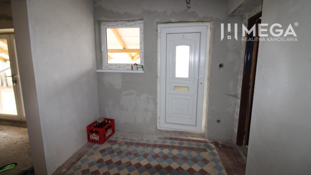 Na predaj - Dom s veľkým pozemkom v Pakostove