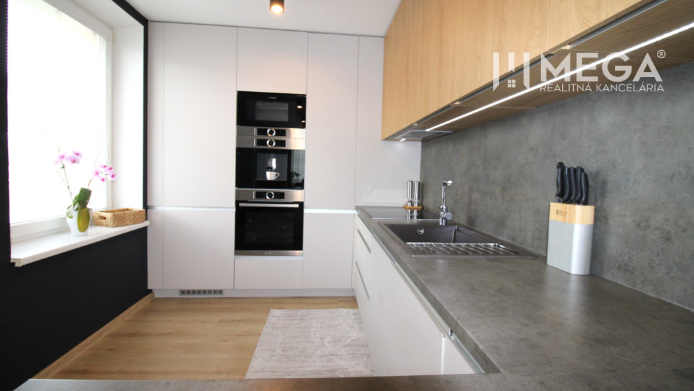 NA PREDAJ PRÉMIOVÝ 3-IZBOVÝ BYT S VÝHĽADOM 77 m² v Humennom